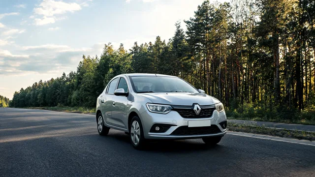 Renault Logan — обложка статьи: Renault Logan с пробегом: стоит ли покупать в 2026 году