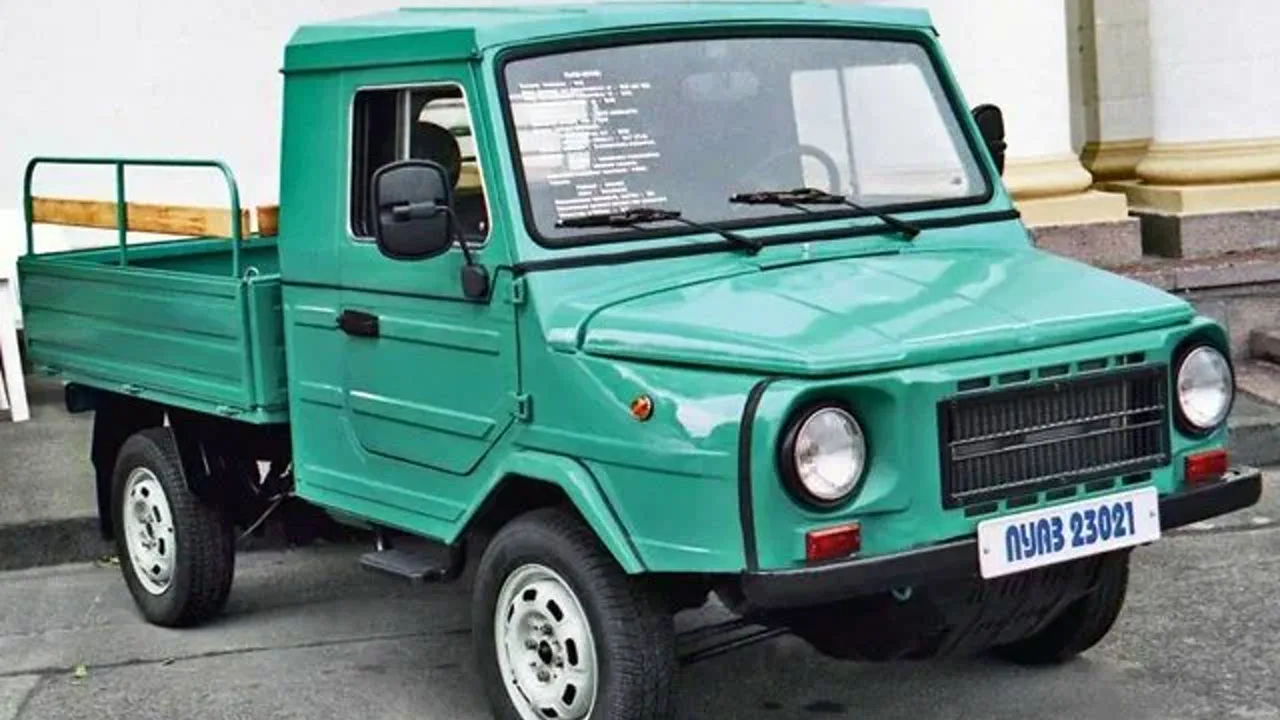 Автомобиль ЛуАЗ 1302 Волынь 1990-2001 1998