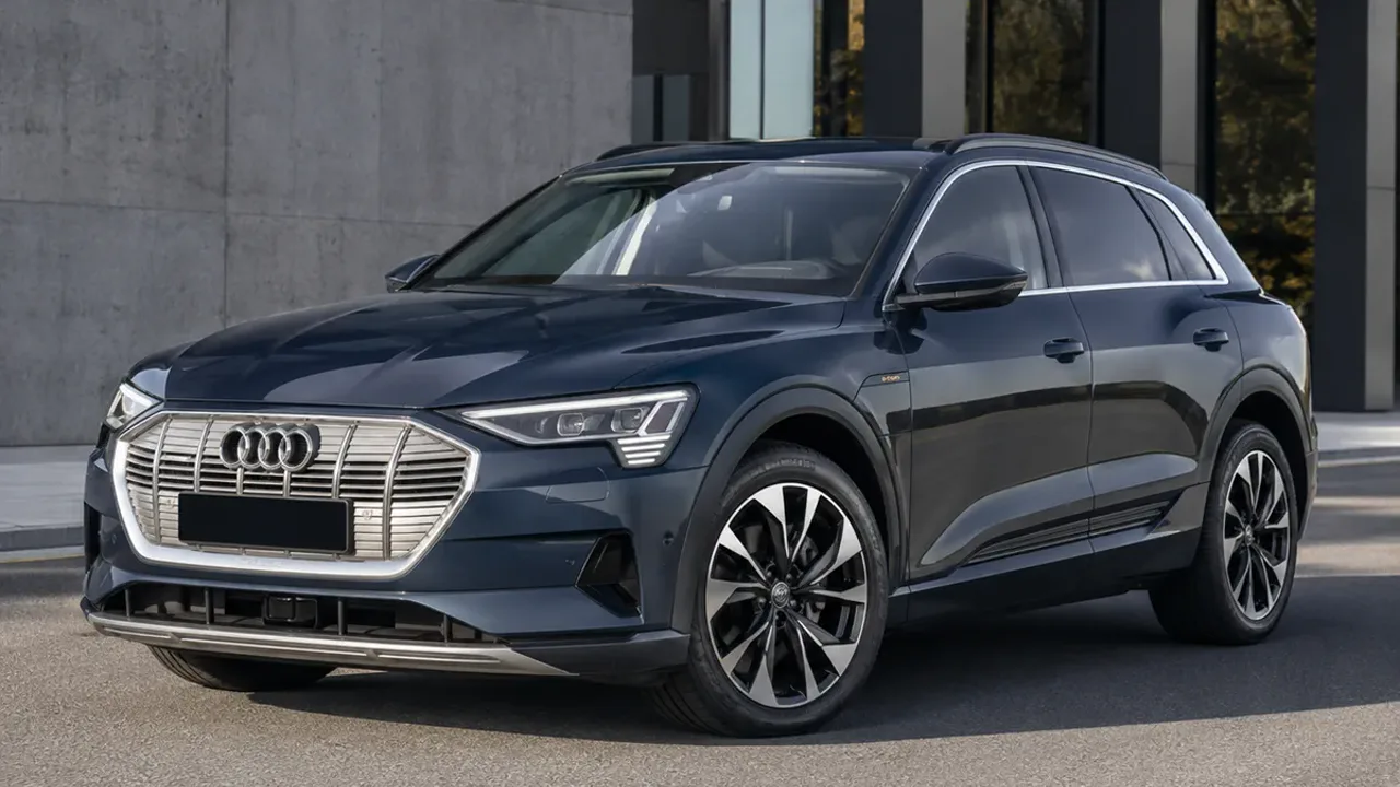 Автомобиль Audi e-tron I 2023