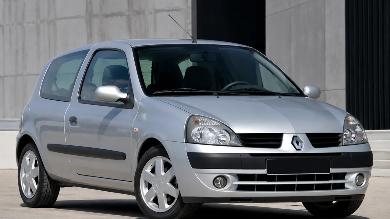 Автомобиль Renault Clio II 2001