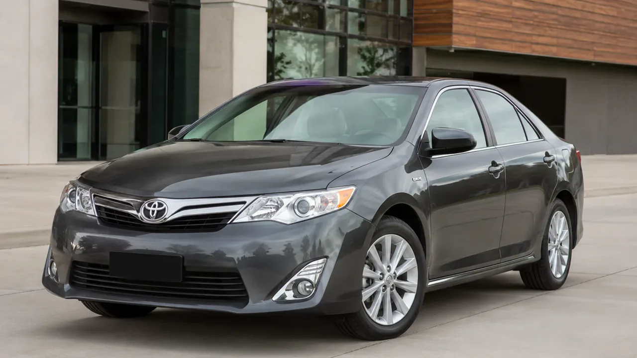 Автомобиль Toyota Camry VII (XV50) 2013