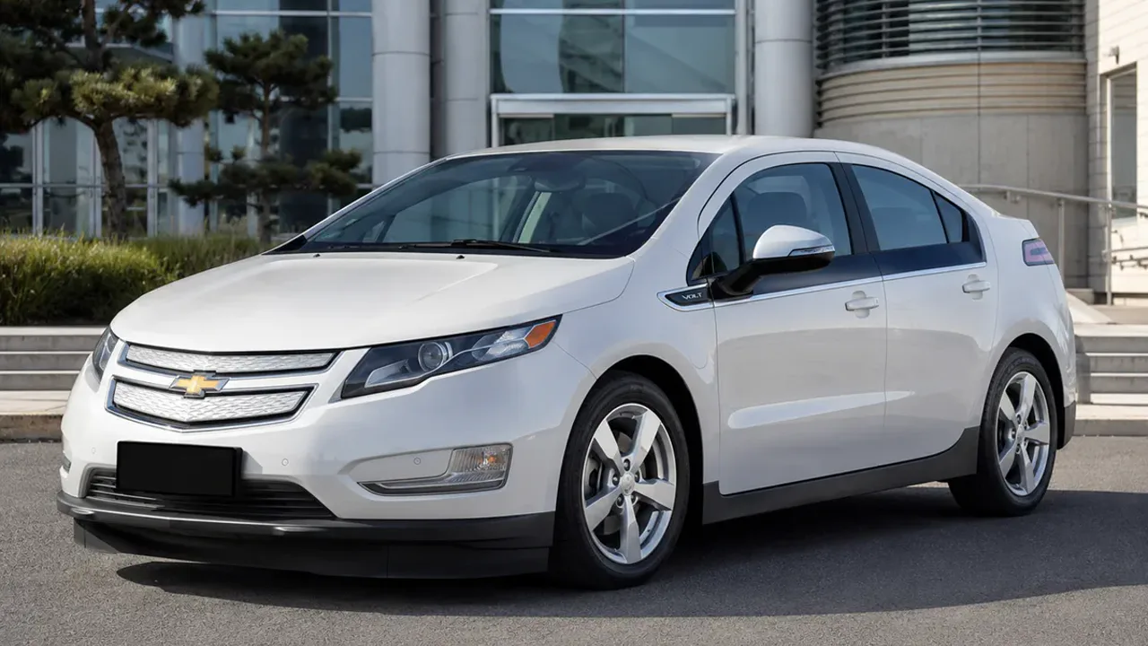 Автомобиль Chevrolet Volt I 2013