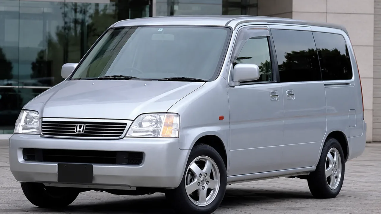Автомобиль Honda Stepwgn I Рестайлинг 2001