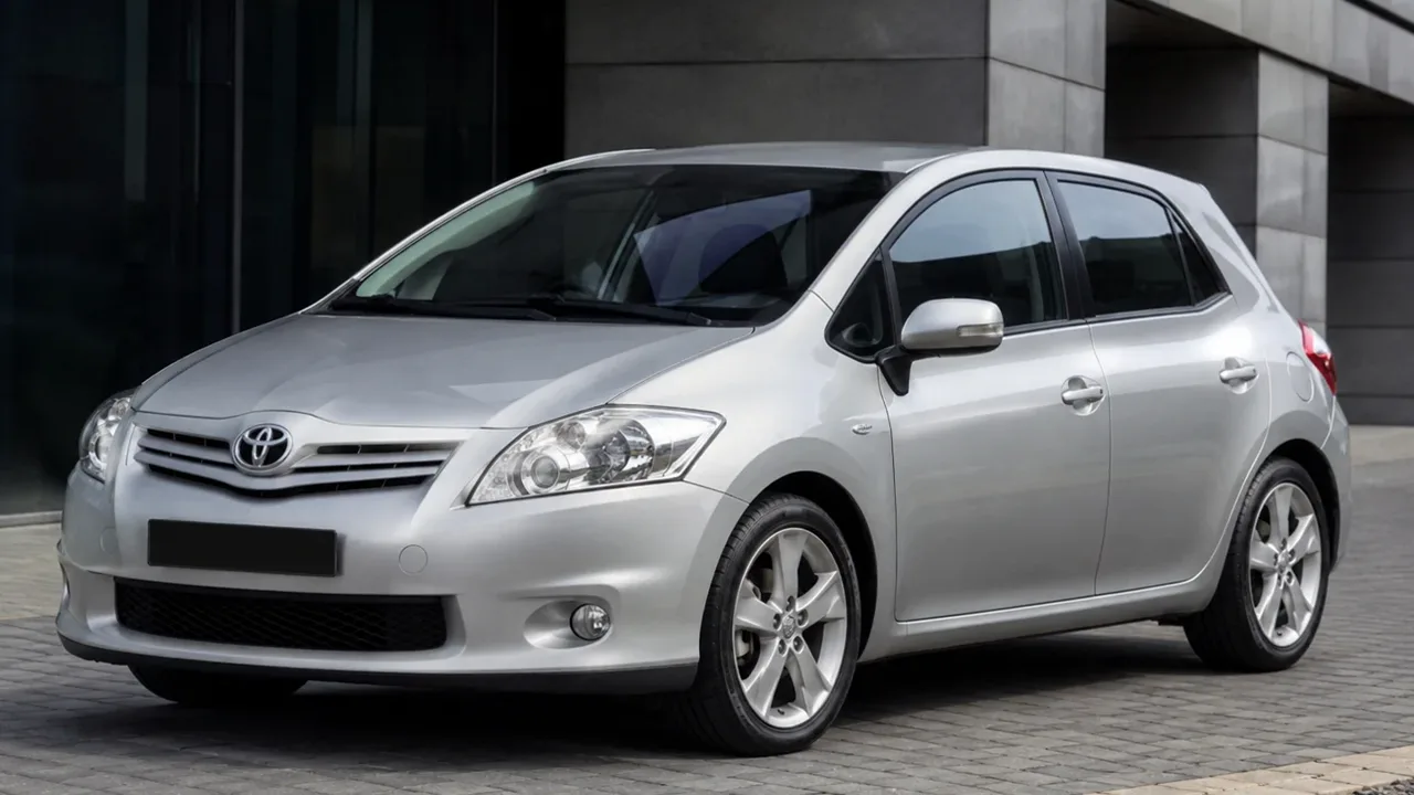 Автомобиль Toyota Auris I Рестайлинг 2011