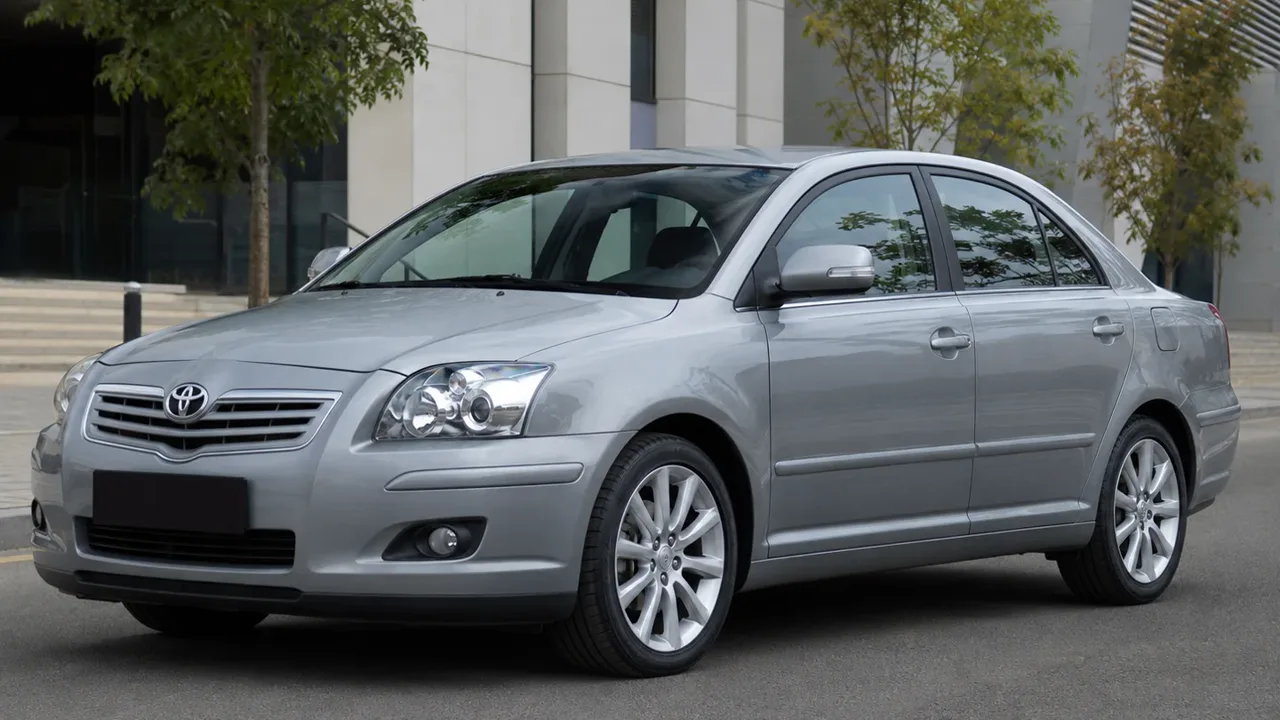 Автомобиль Toyota Avensis II Рестайлинг 2008
