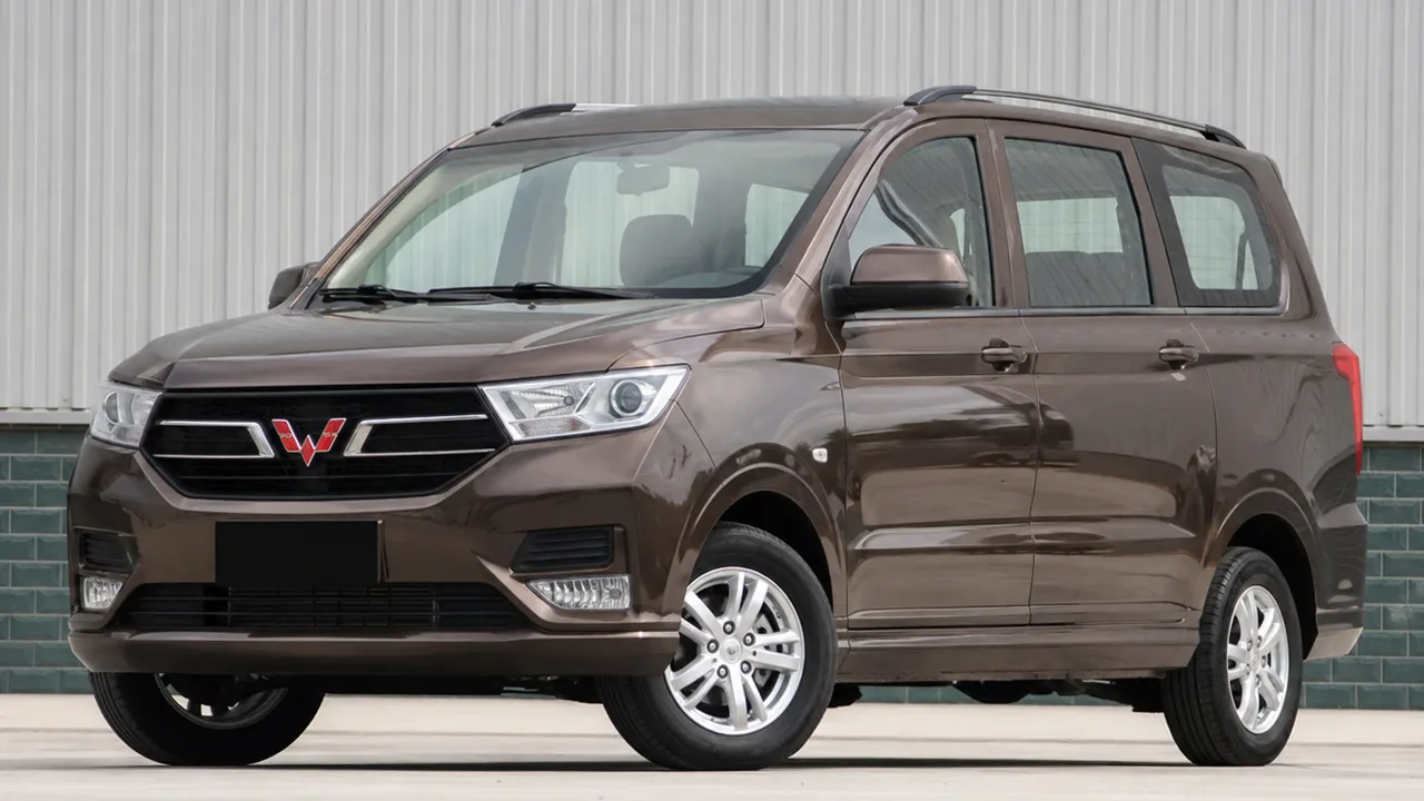 Автомобиль Wuling Hongguang Plus 2019-н.в. 2019