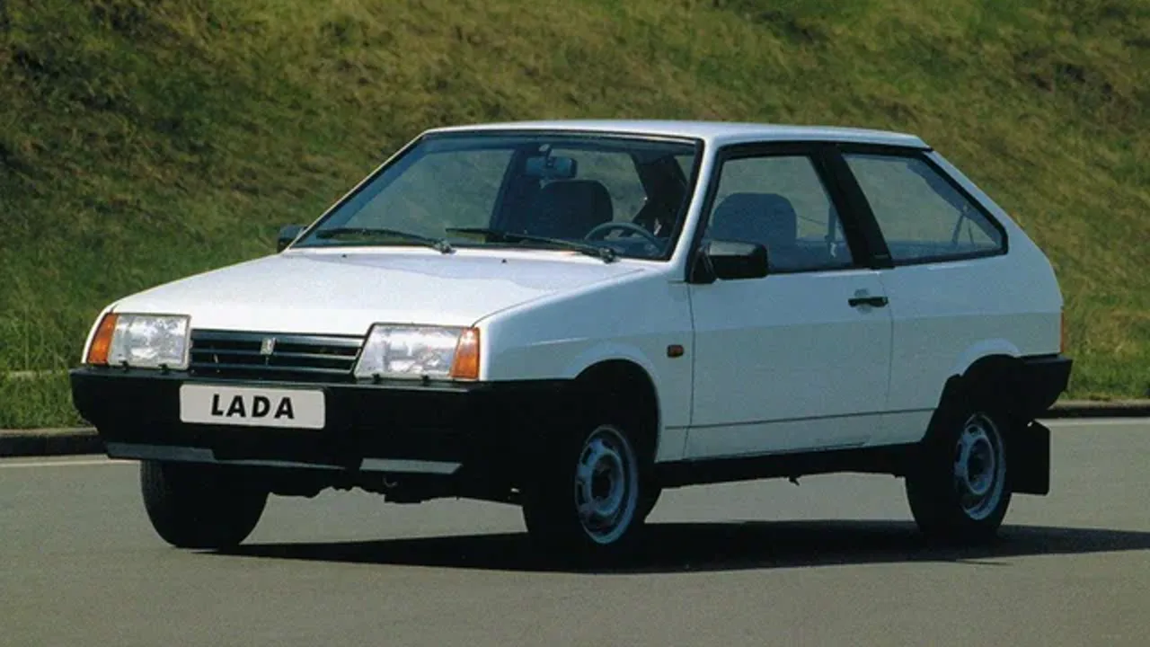 Автомобиль Lada 2108 1984-2005 2002