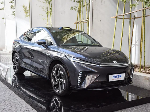 Автомобиль Rising Auto R7 2022-н.в. 2022