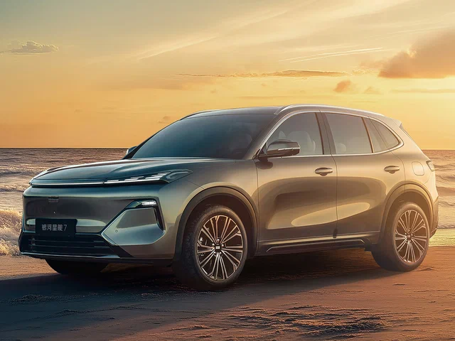 Автомобиль Geely Galaxy Starship 7 2024-н.в. 2025