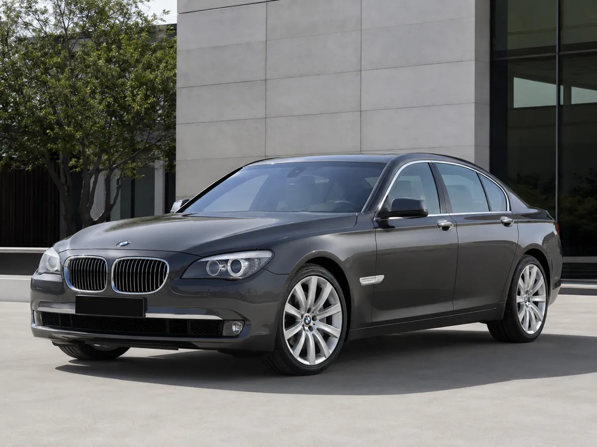 Автомобиль BMW 7 серии V (F01/F02/F04) 2011