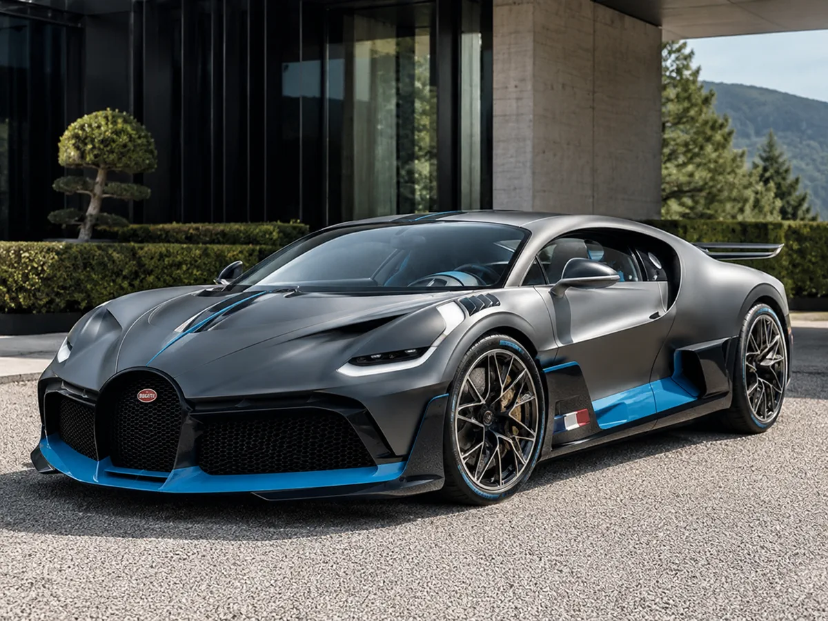 Автомобиль Bugatti Divo 2018-2021 2020