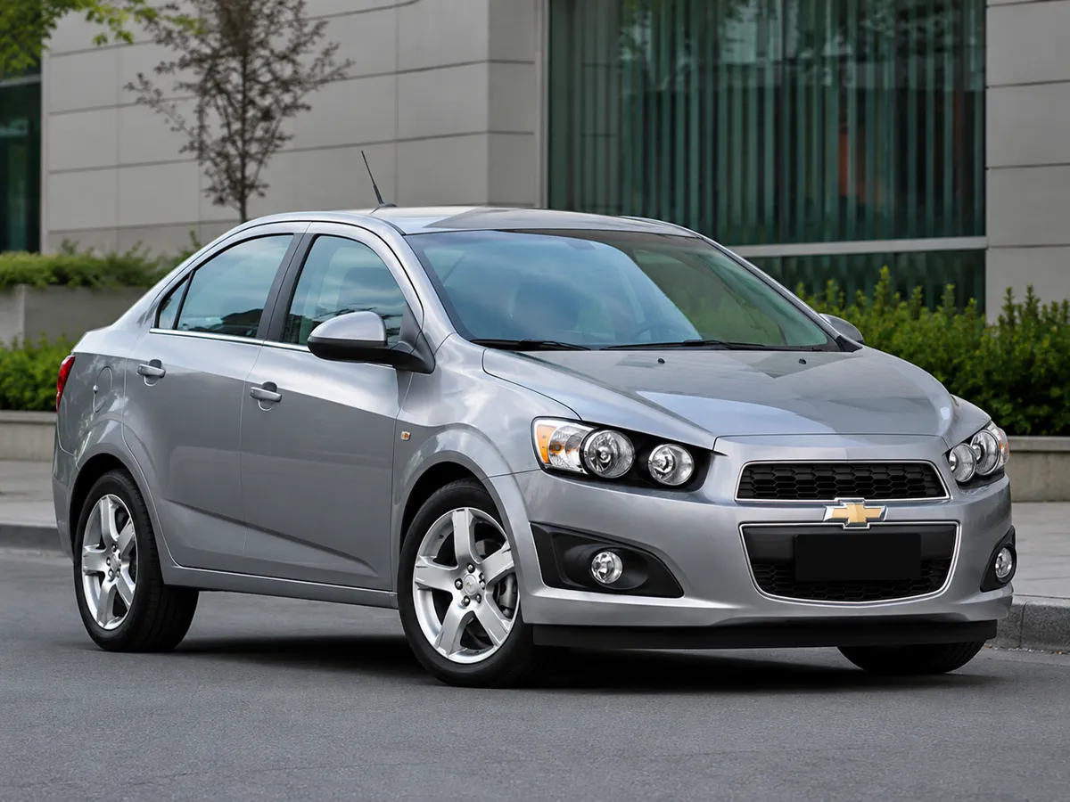 Автомобиль Chevrolet Aveo II 2013