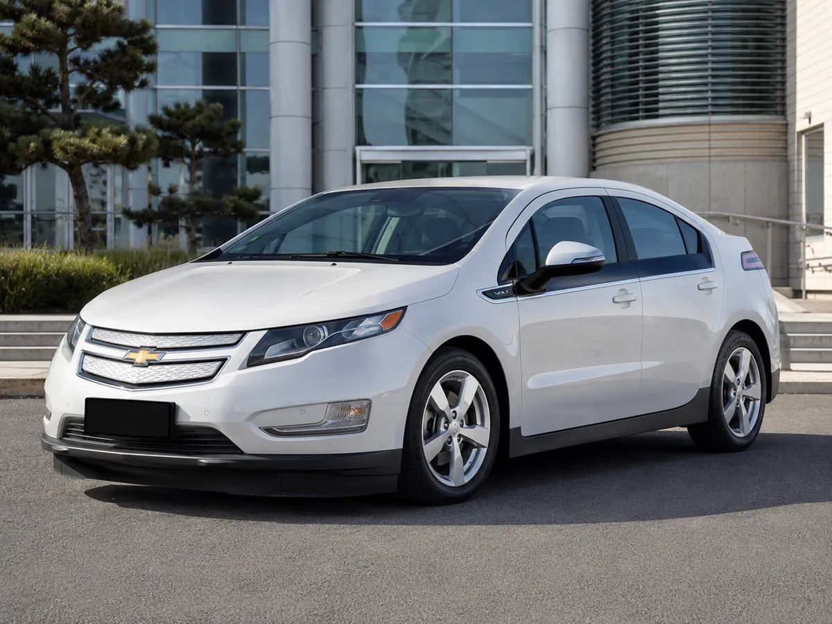 Автомобиль Chevrolet Volt I 2013