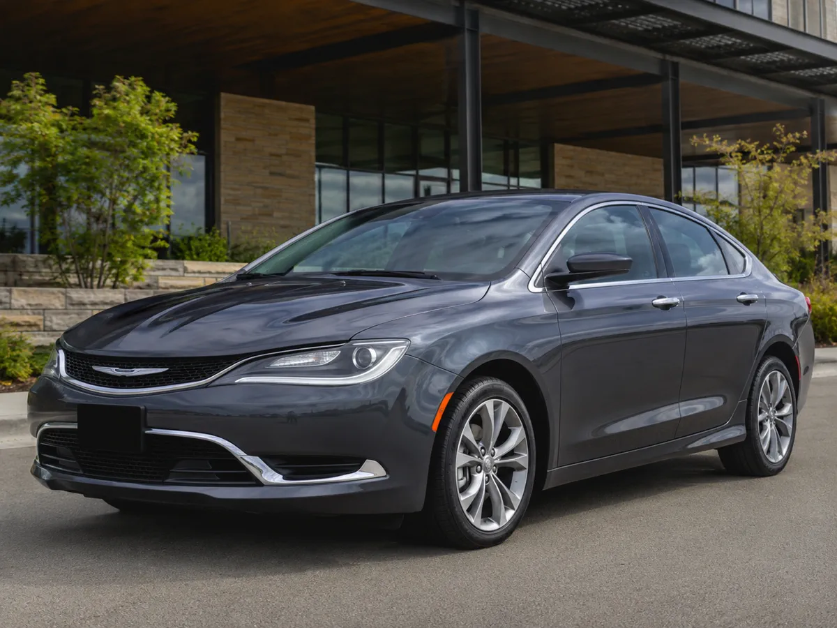 Автомобиль Chrysler 200 II 2016