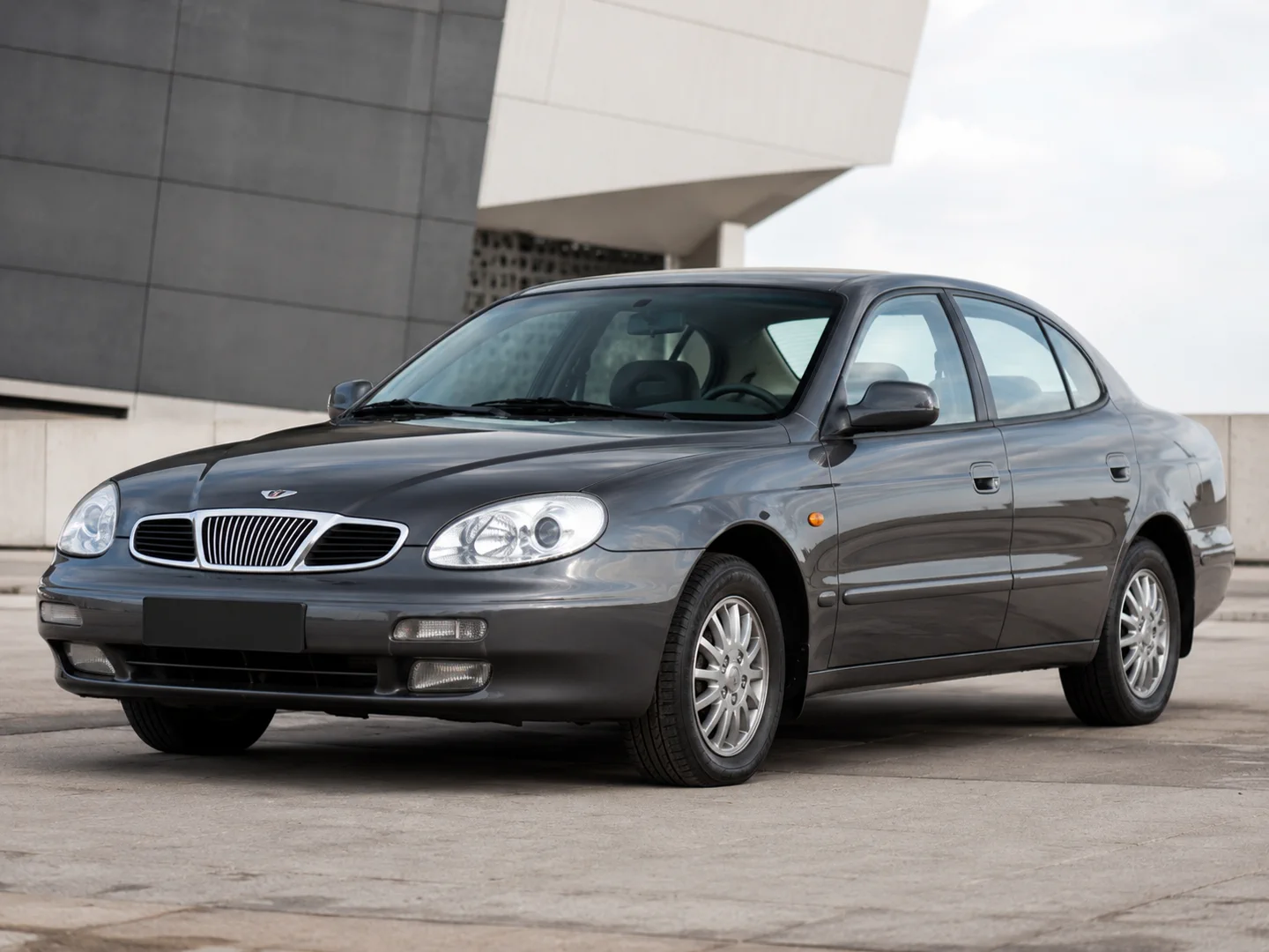 Автомобиль Daewoo Leganza 1997-2008 2003