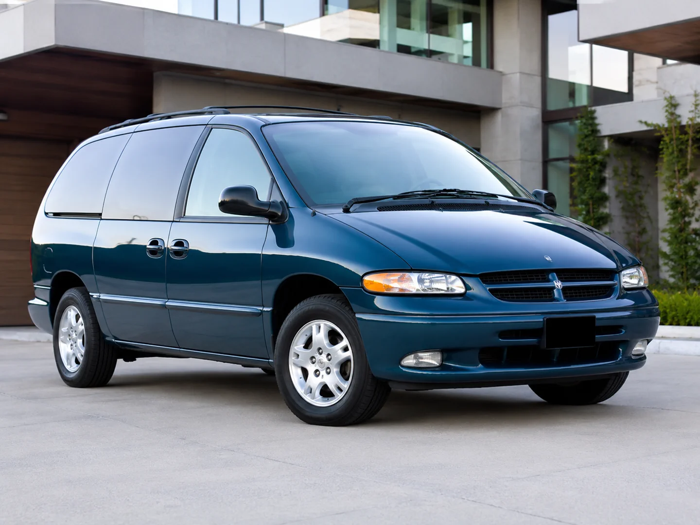 Автомобиль Dodge Caravan III 2000