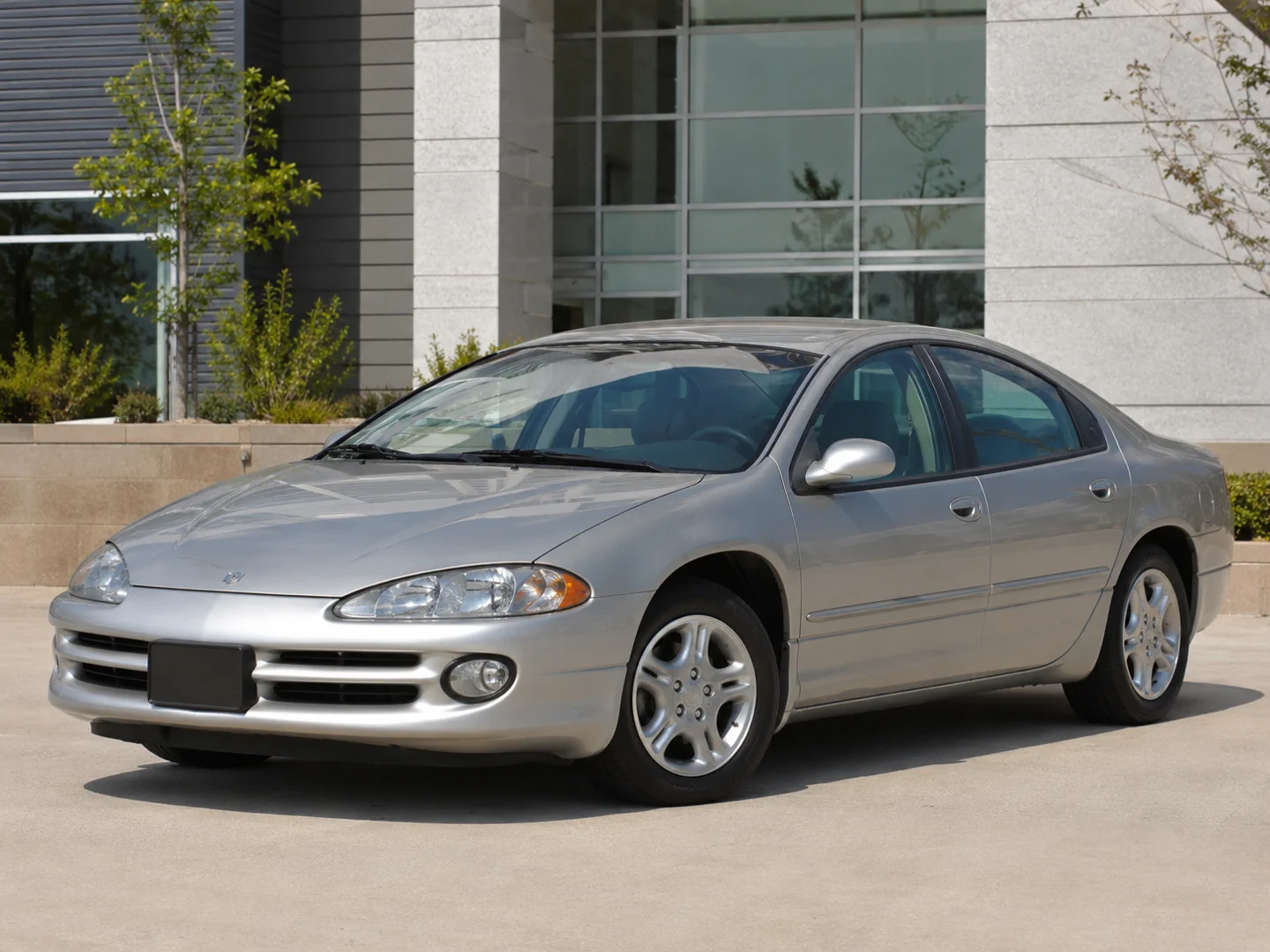 Автомобиль Dodge Intrepid II 2002