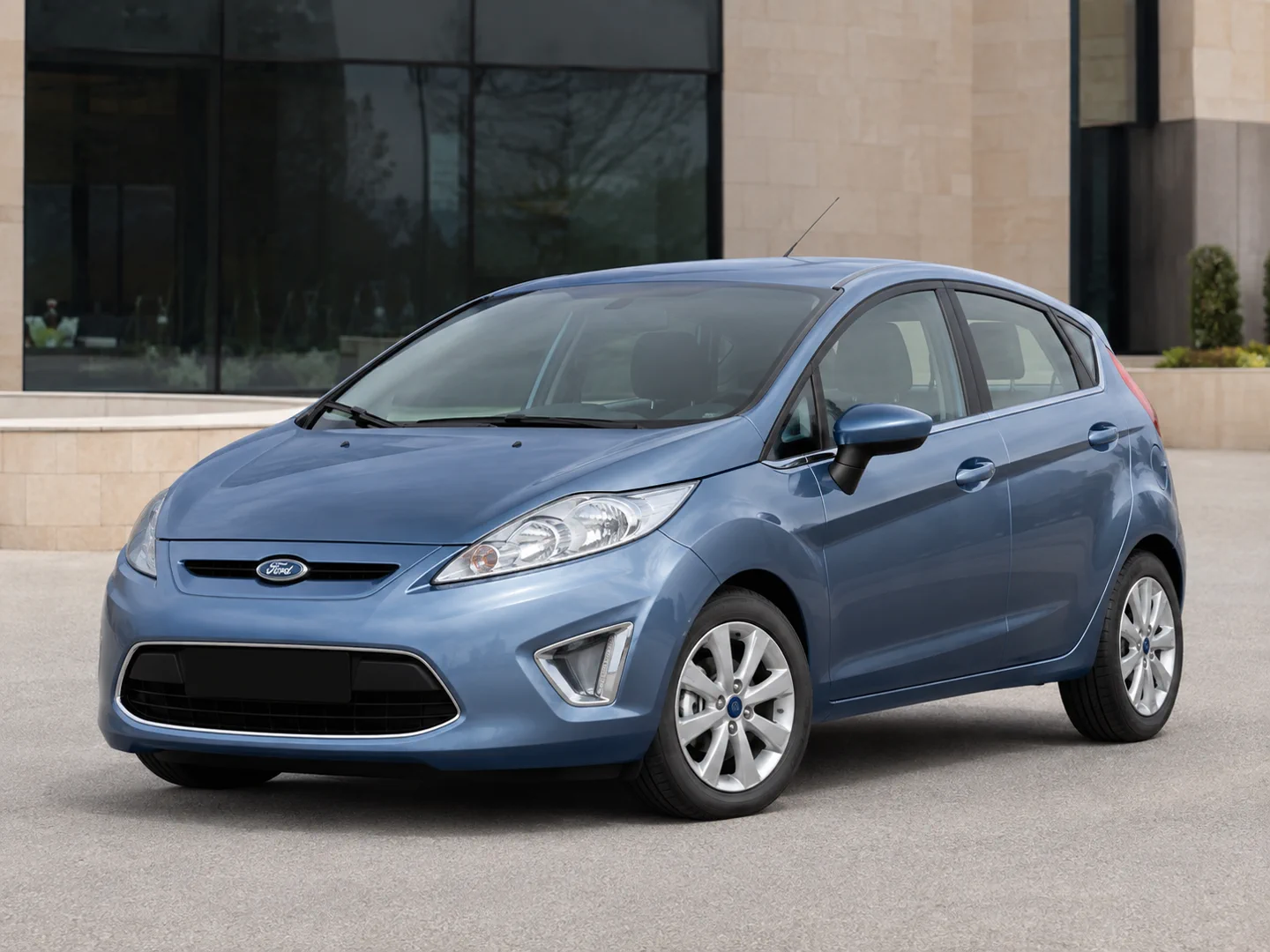 Автомобиль Ford Fiesta Mk6 2011