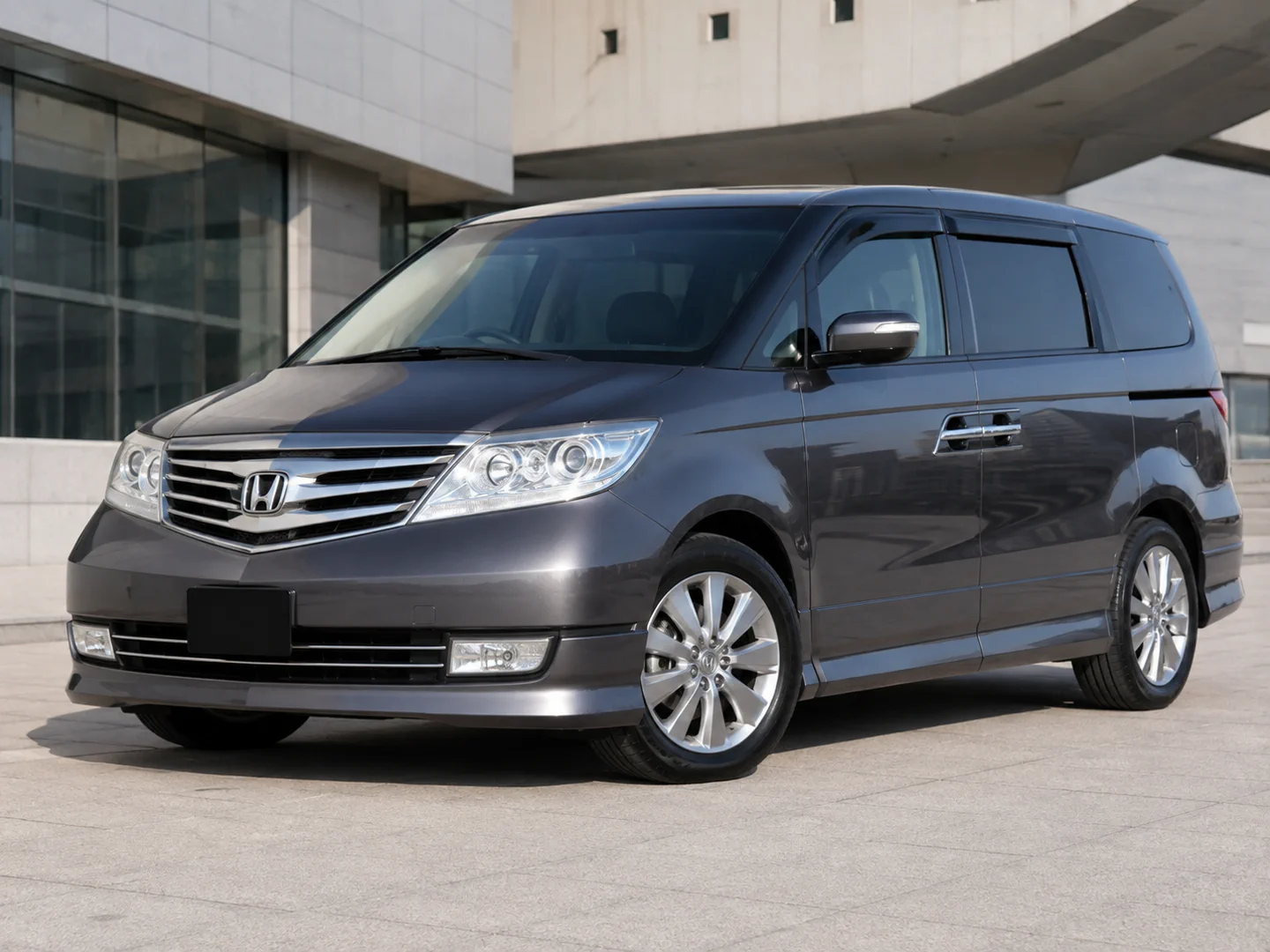 Автомобиль Honda Elysion I Рестайлинг 2010