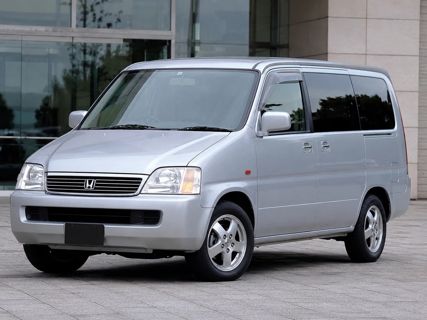 Автомобиль Honda Stepwgn I Рестайлинг 2001