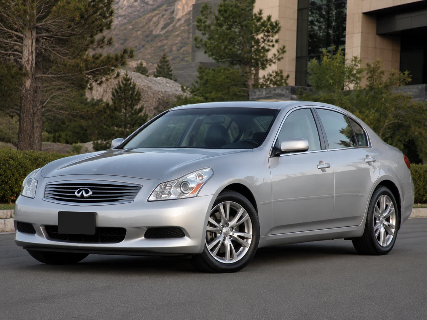 Автомобиль Infiniti G IV 2010