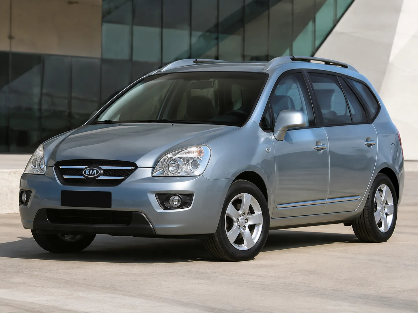Автомобиль Kia Carens II (UN) 2010