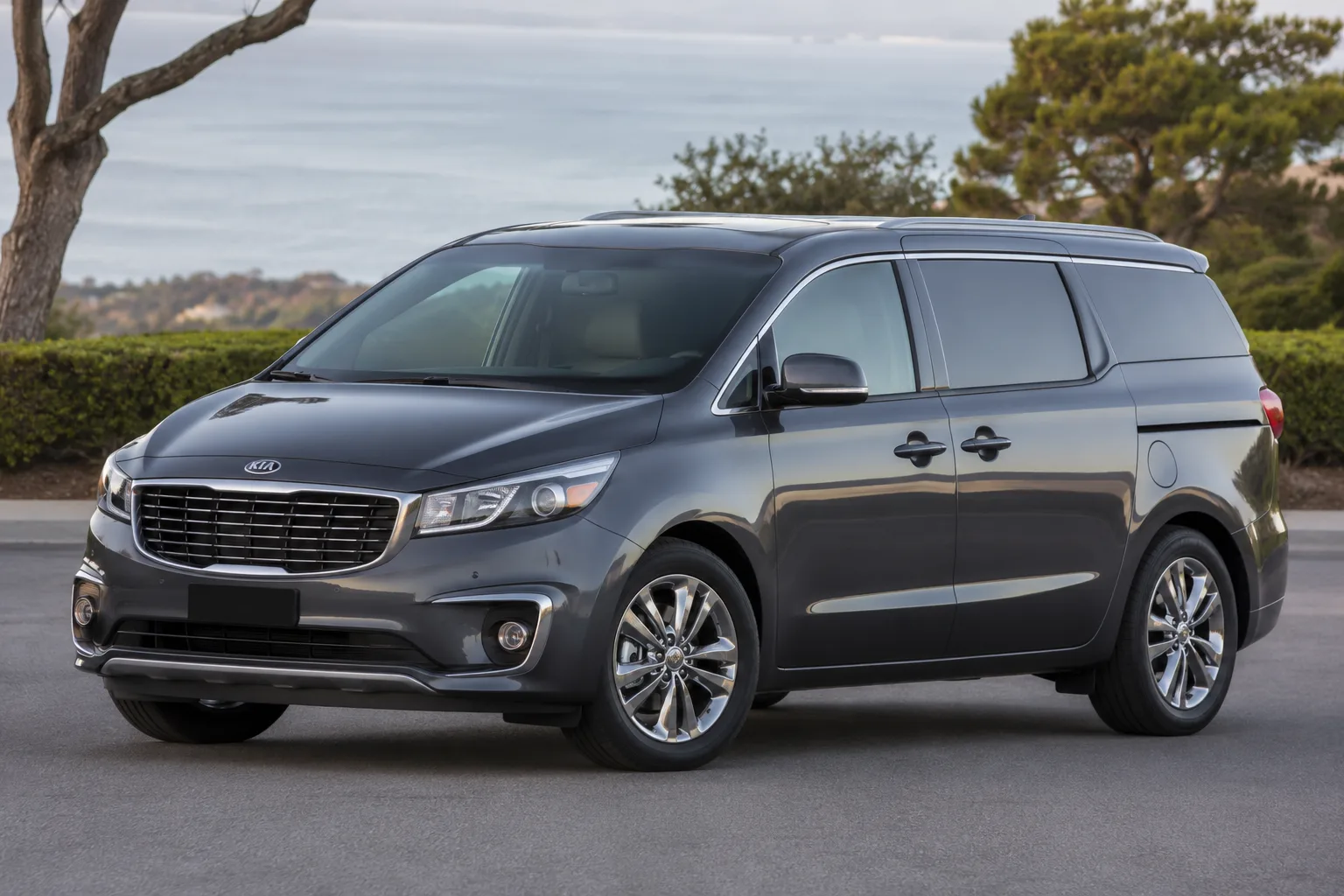 Автомобиль Kia Carnival III 2018