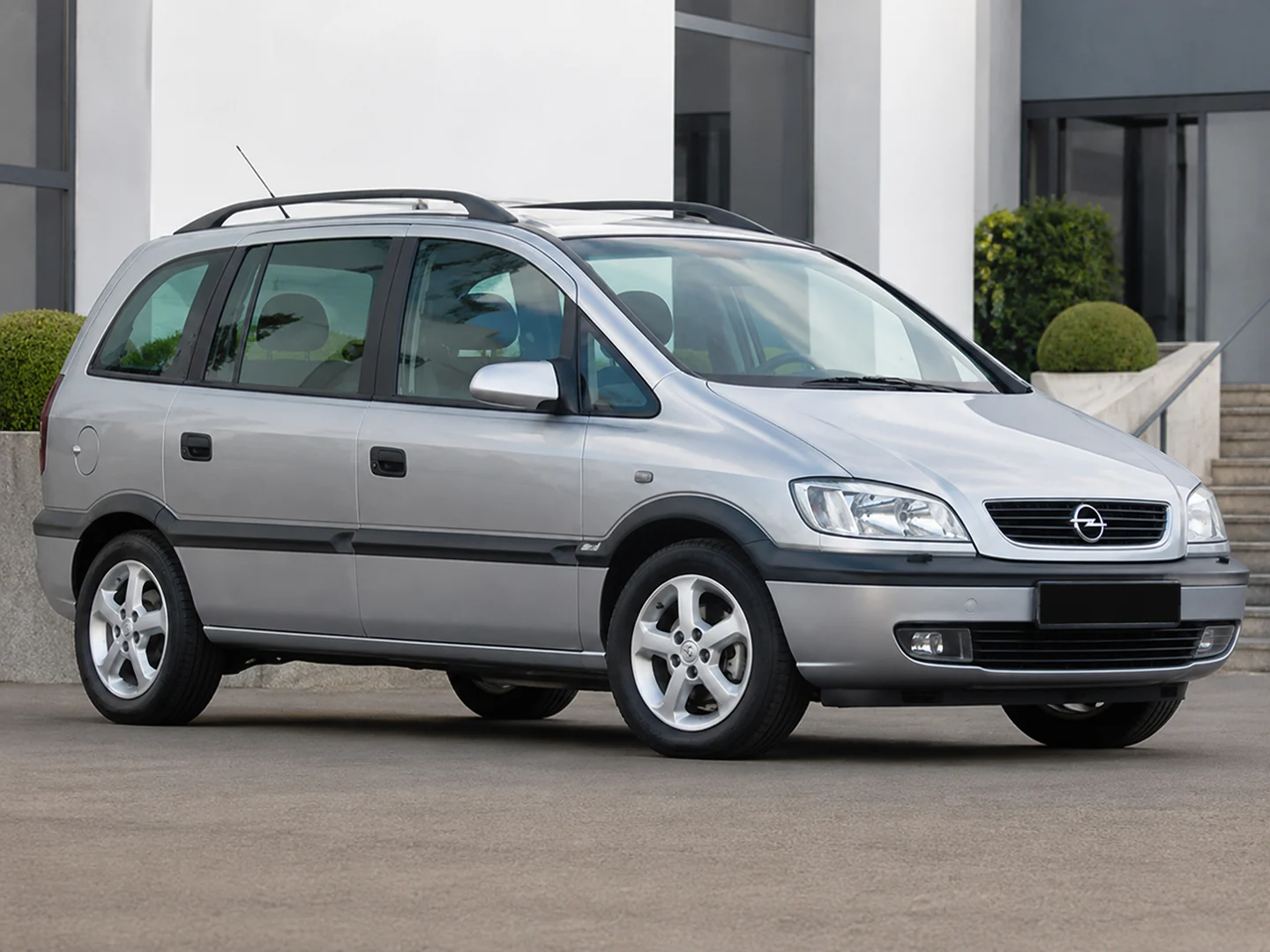 Автомобиль Opel Zafira A 2002