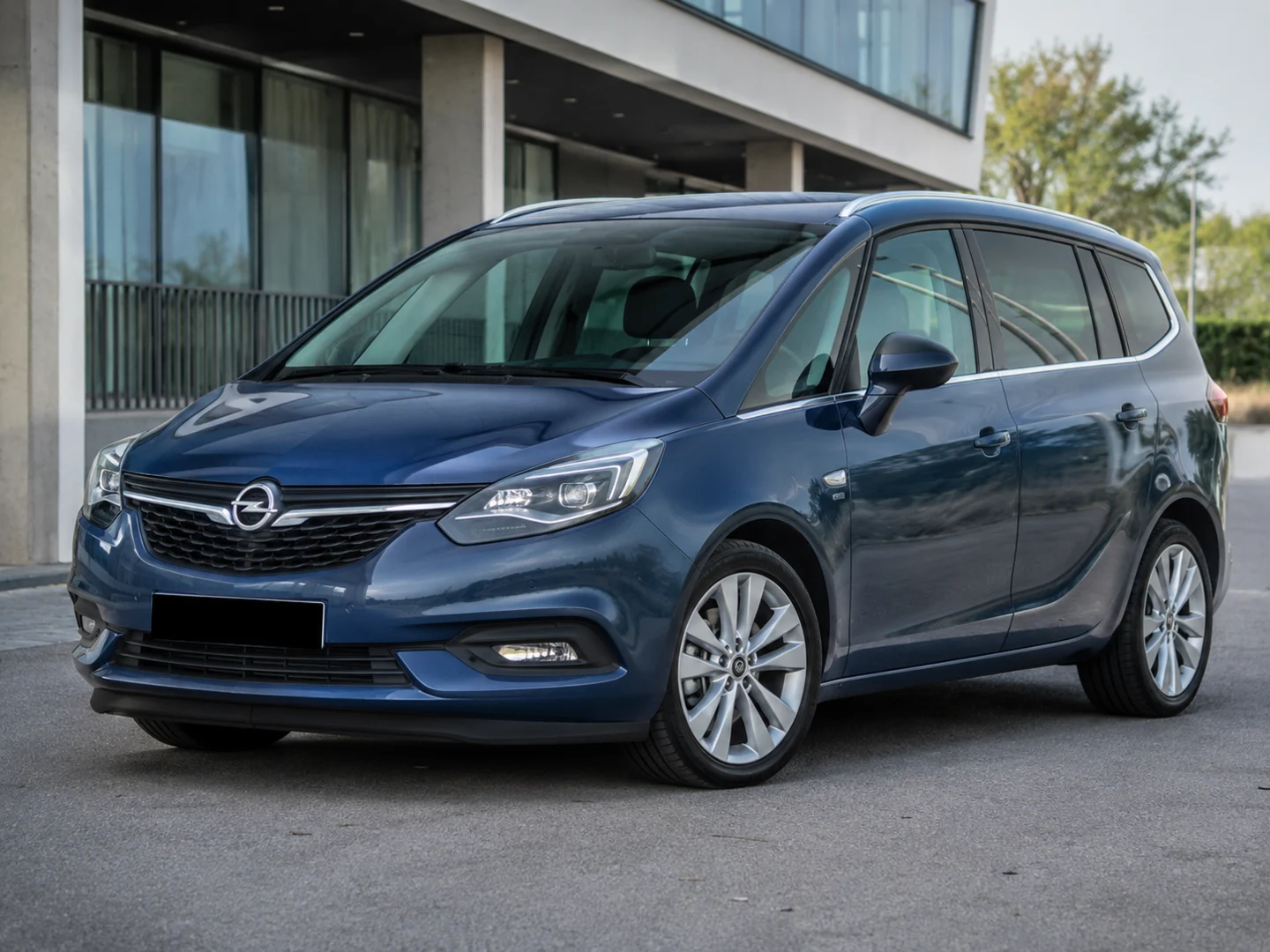 Автомобиль Opel Zafira C Рестайлинг 2018