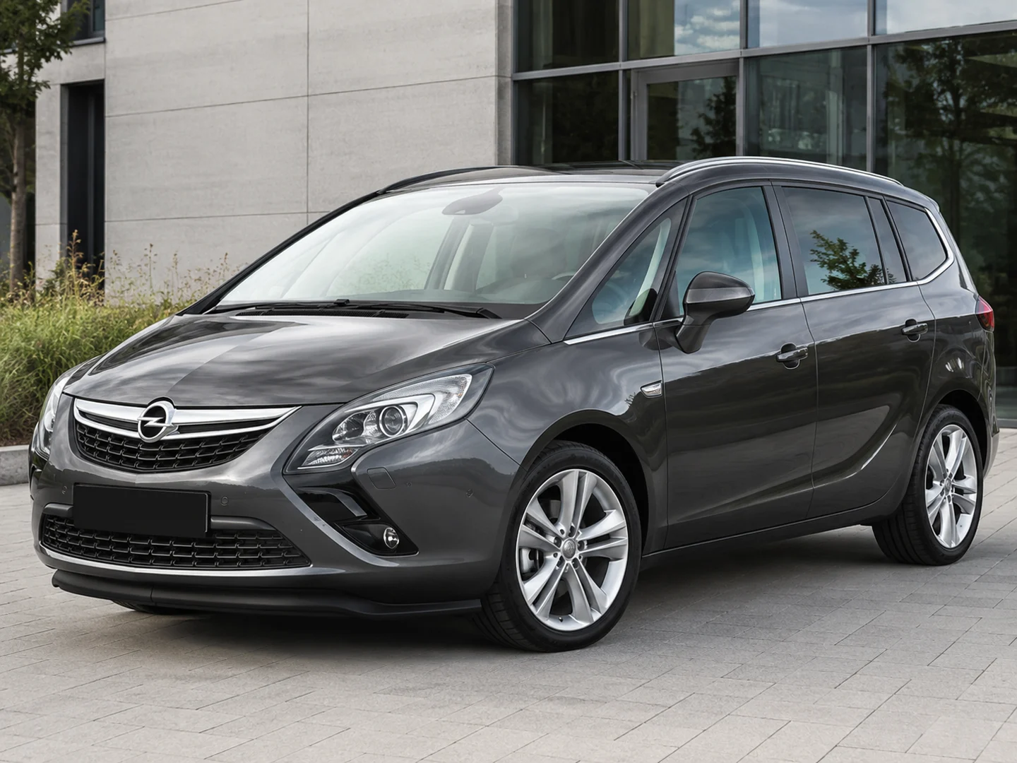Автомобиль Opel Zafira C 2015