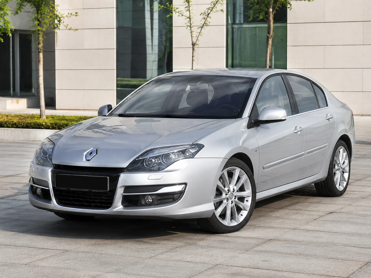 Автомобиль Renault Laguna III Рестайлинг 2013