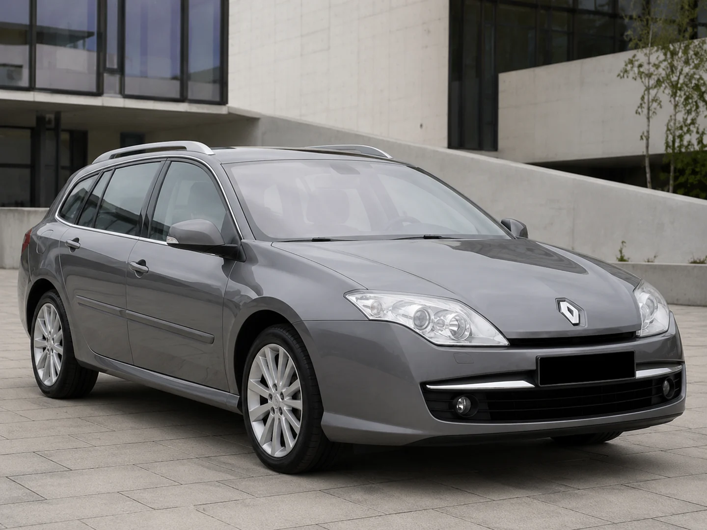 Автомобиль Renault Laguna III 2010