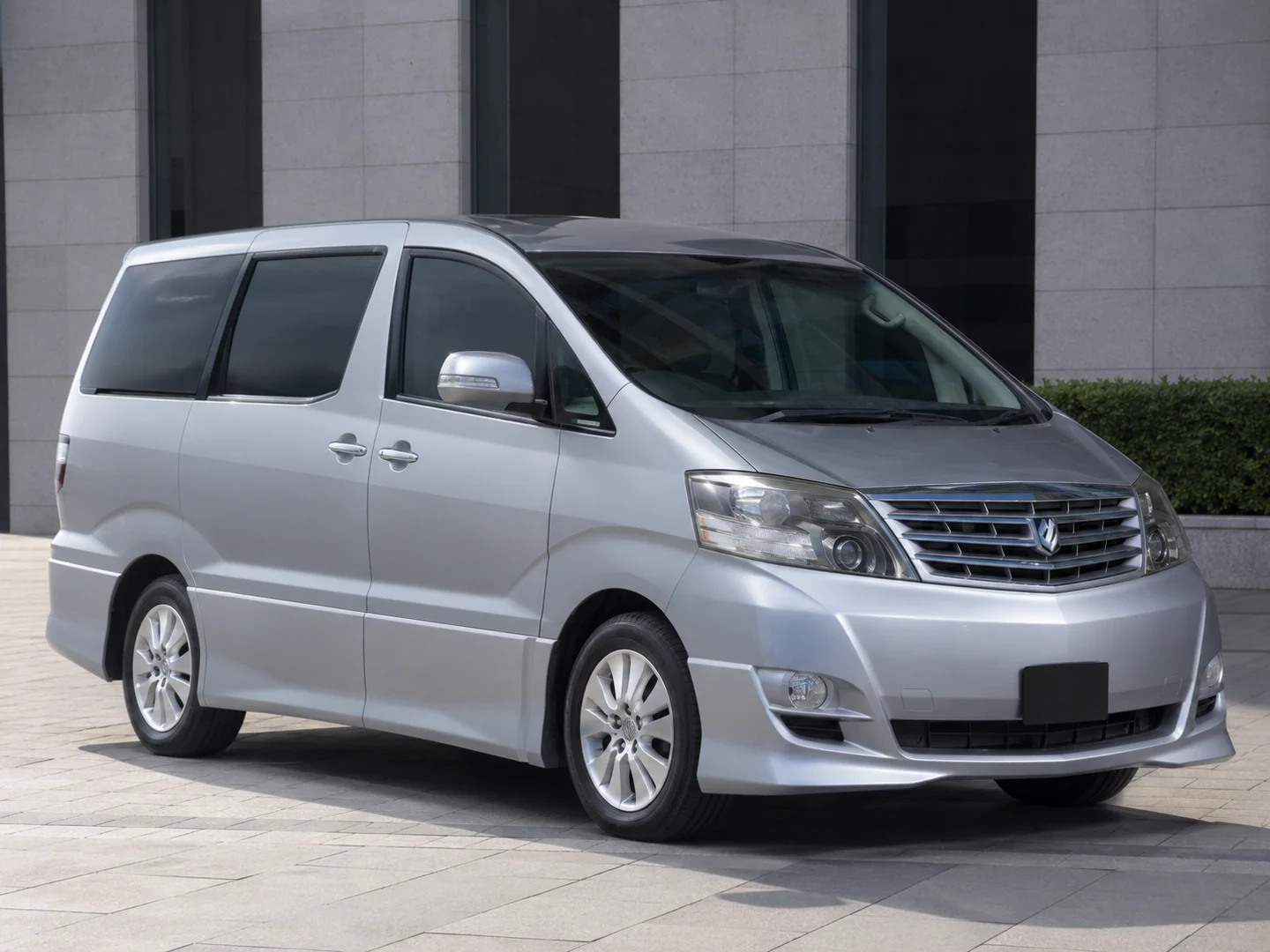 Автомобиль Toyota Alphard I Рестайлинг 2007