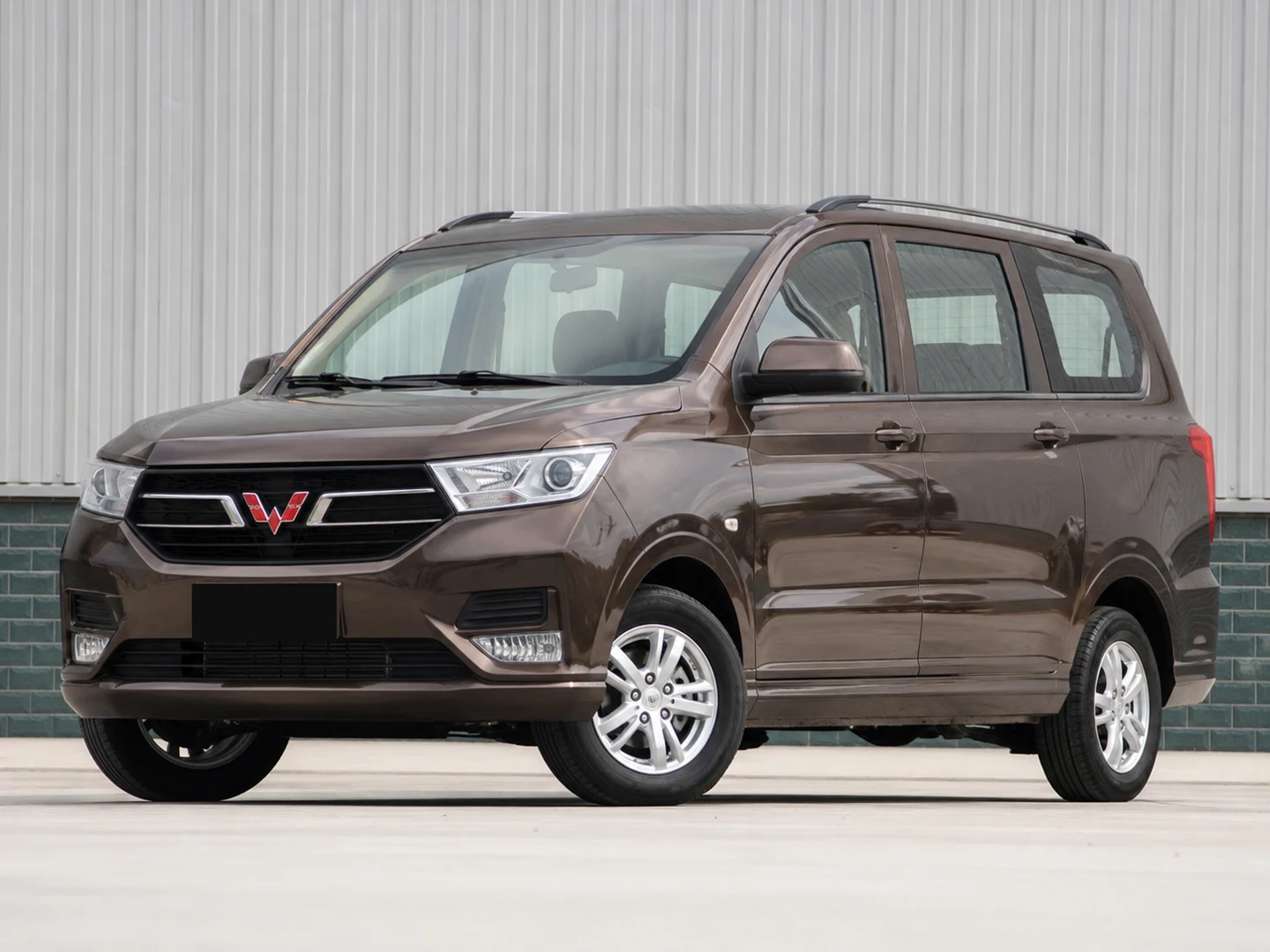 Автомобиль Wuling Hongguang Plus 2019-н.в. 2019