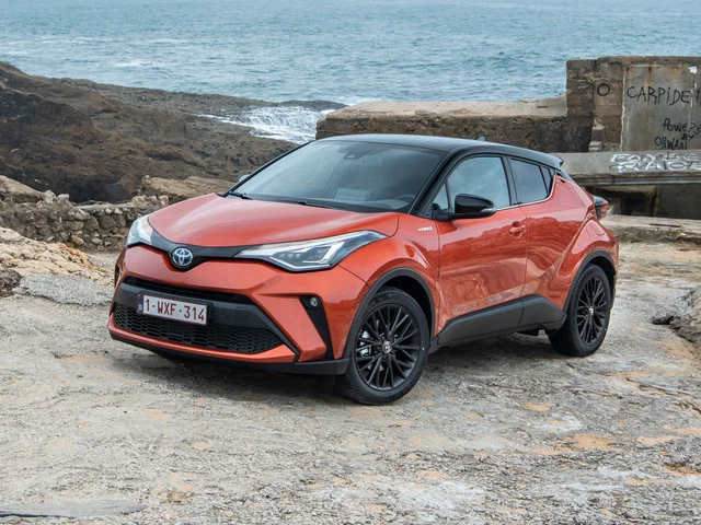 Автомобиль Toyota C-HR I Рестайлинг 2021